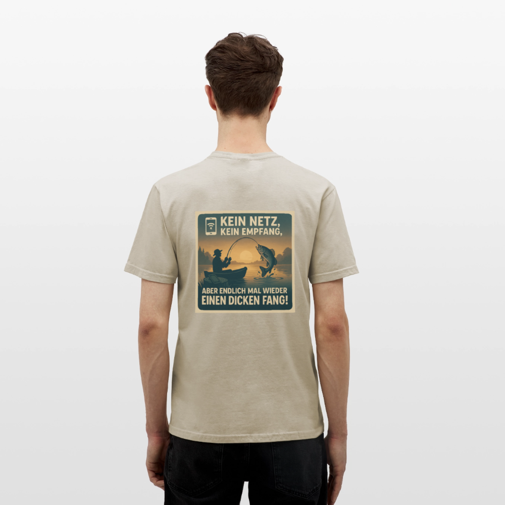 Herren T-Shirt "Dicken Fang" – Lustiges Angler-Shirt – Geschenk für Fischer & Outdoor-Fans - Sandbeige